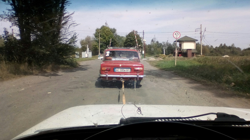Затягнули авто до моториста 1