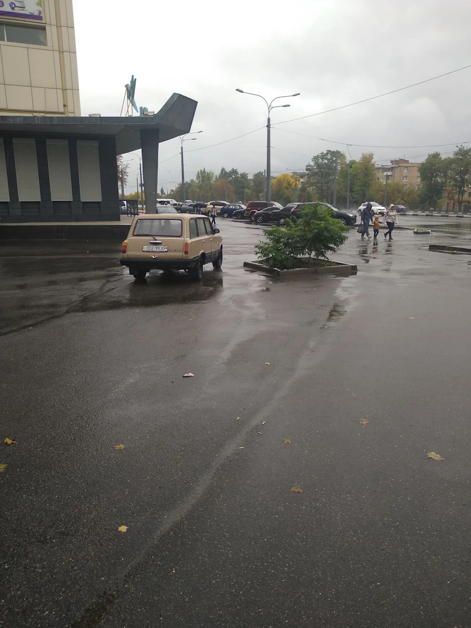 Поїхала до нового власника