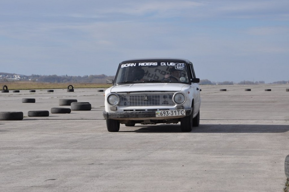 Кільцеві автоперегони)))Частина1. 4