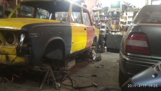 Потихеньку машинка набуває вигляду. 1
