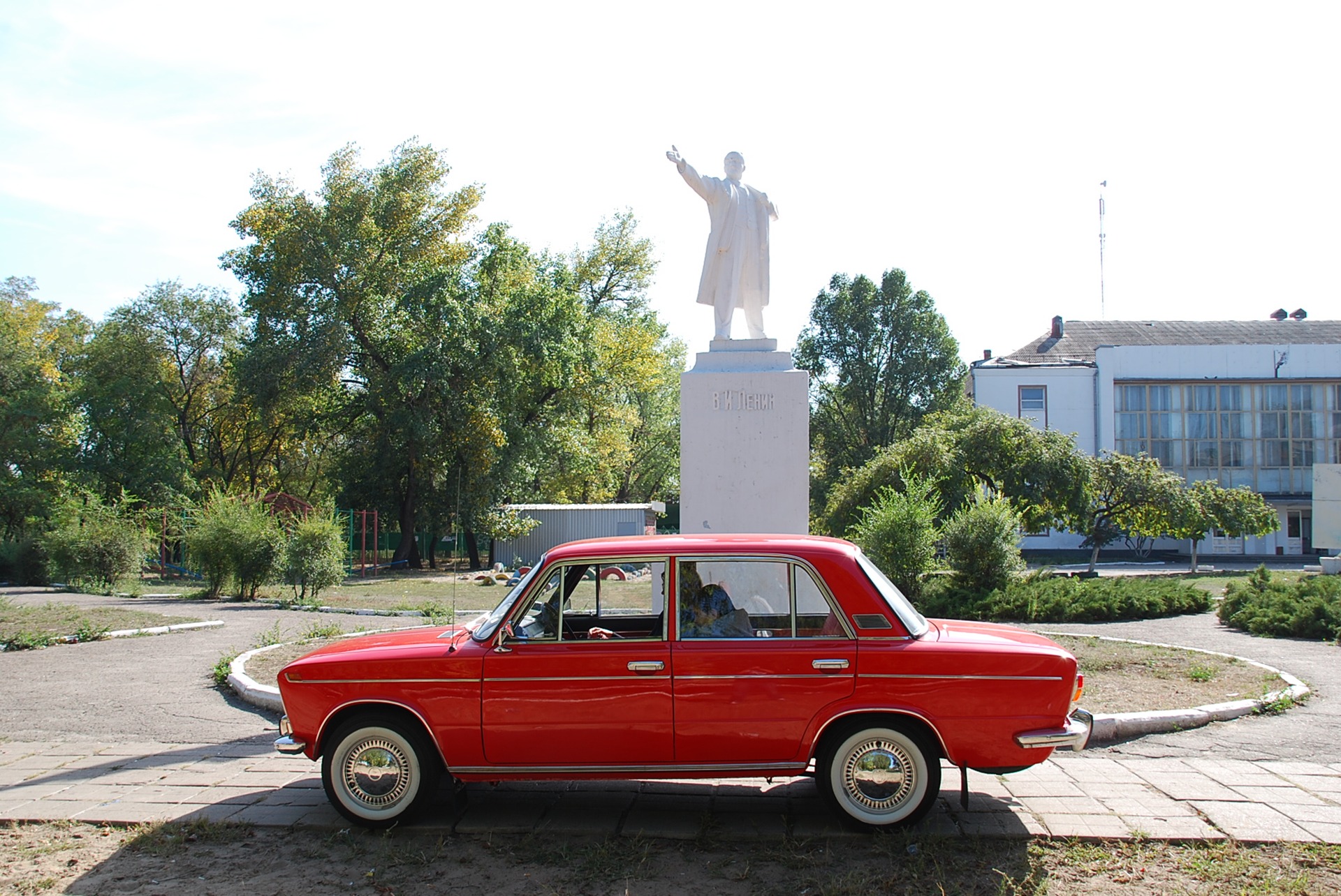 Іграшка та Ленін 2