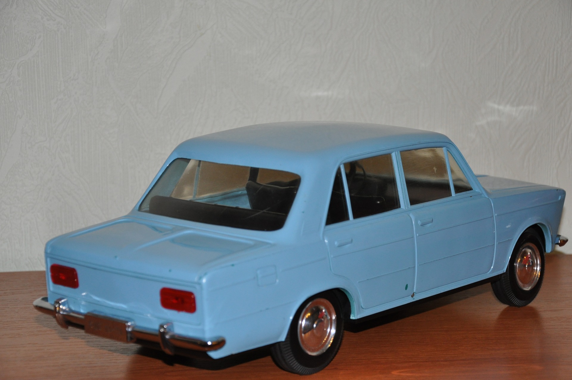 ВАЗ-2103 та ВАЗ-2106, 1:10 4