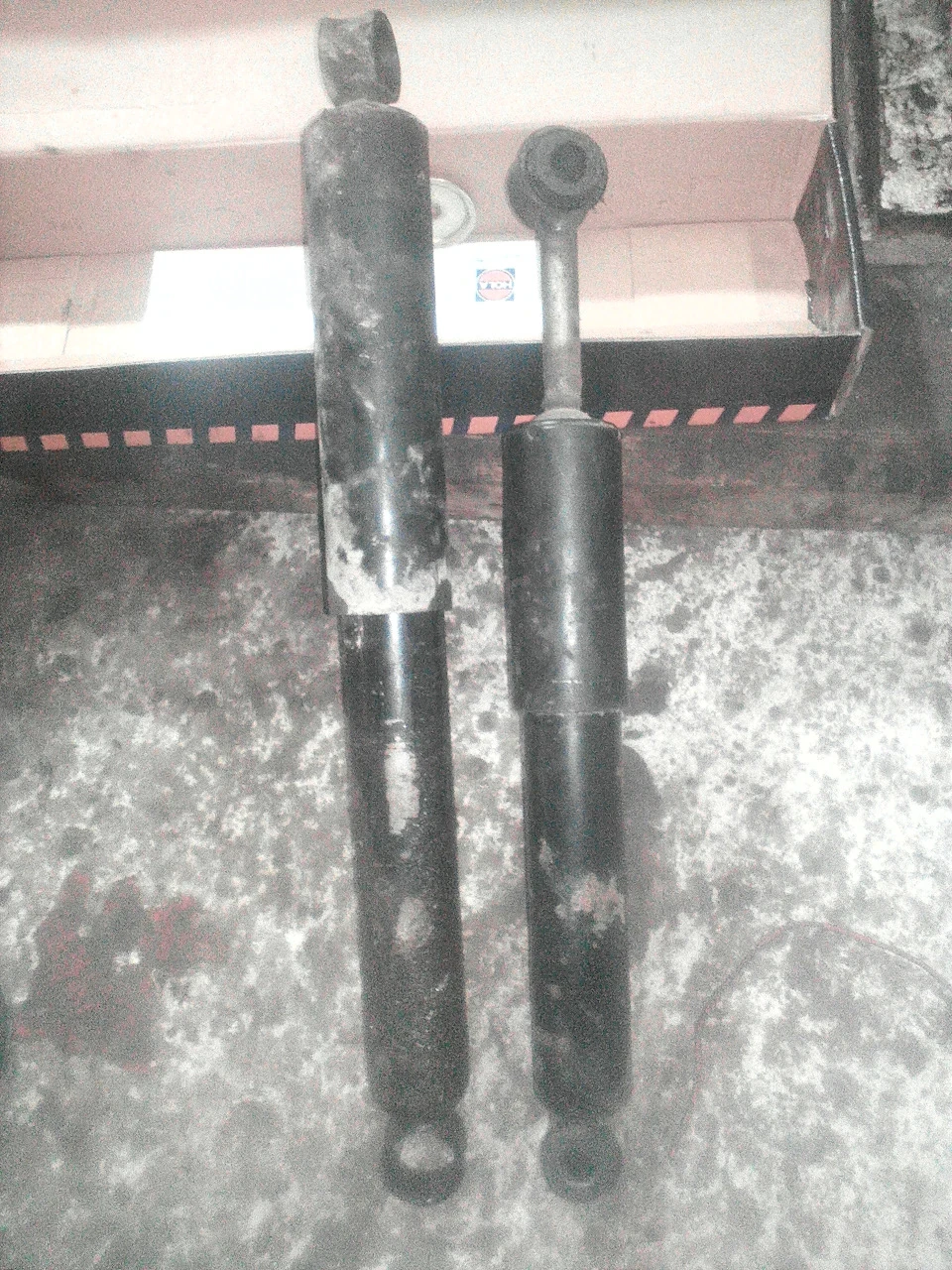 Задні короткі амортизатори!