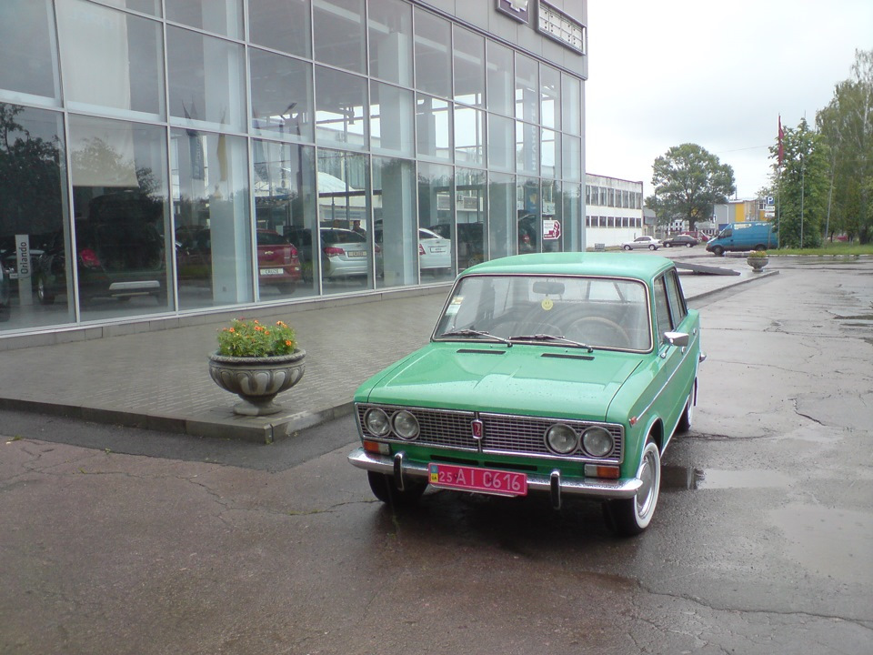 Автомобіль у дощ 4