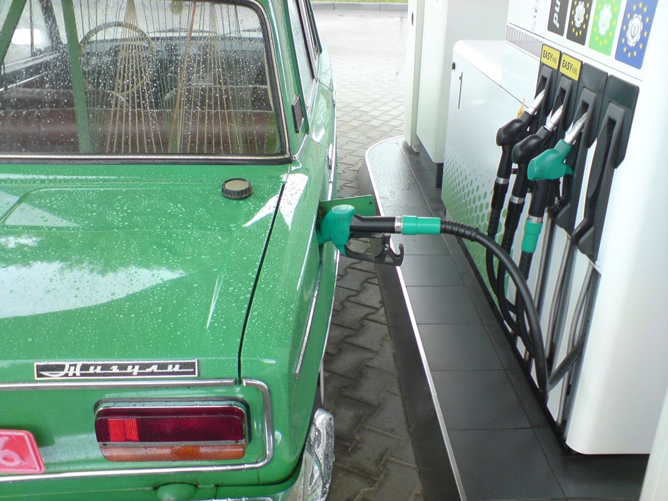 Автомобіль у дощ 2