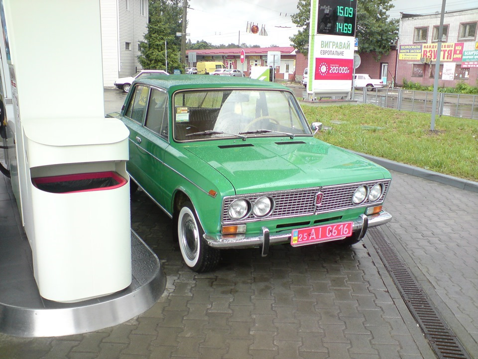 Автомобіль у дощ 1