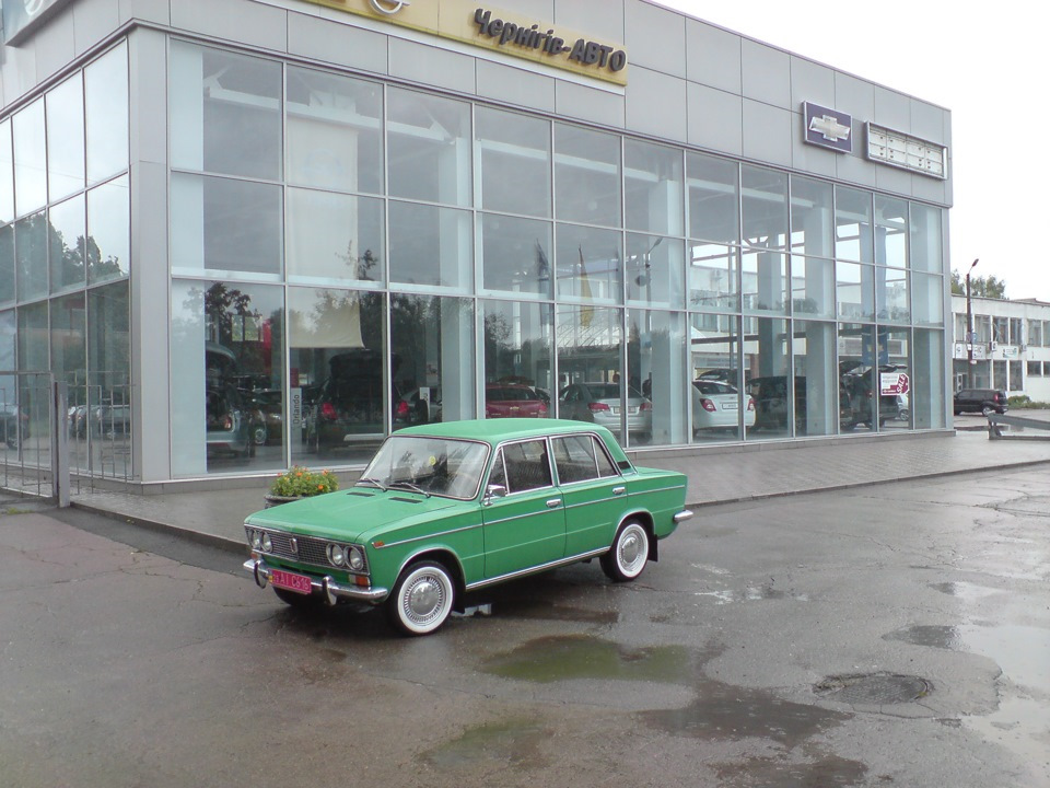 Автомобіль у дощ 3