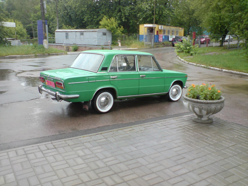Автомобіль у дощ 5