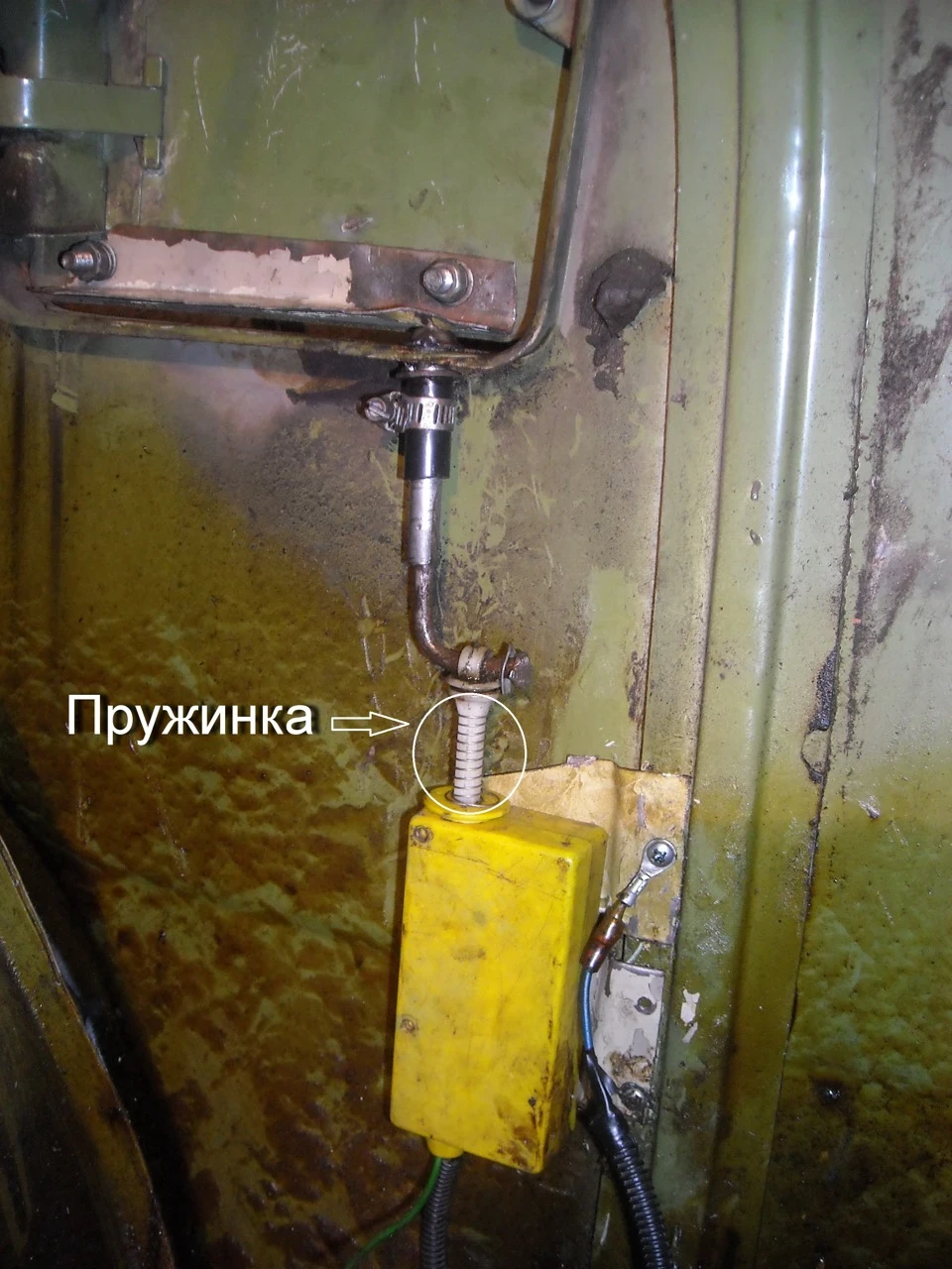 Замок бензобака