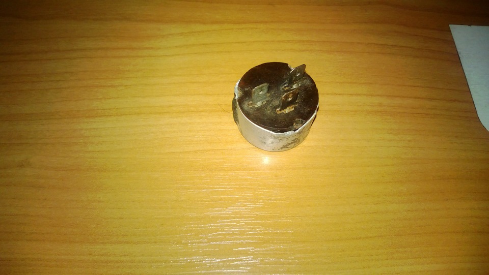 хлопців що це? якщо я не помиляюся то це реле паркування, вірно?! 2