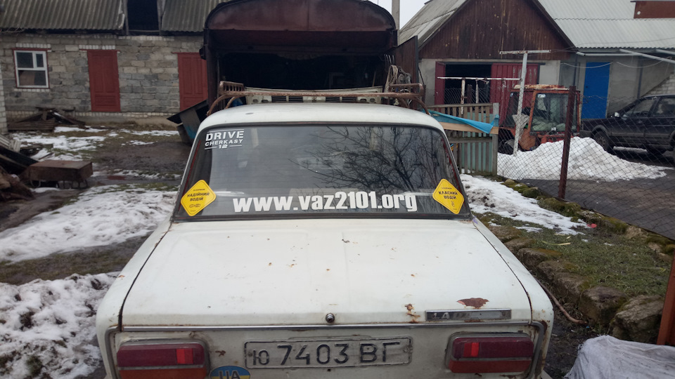 Пара наклейок вигляд не зіпсують. 4300 передплатників і нас знову замітає)) 2