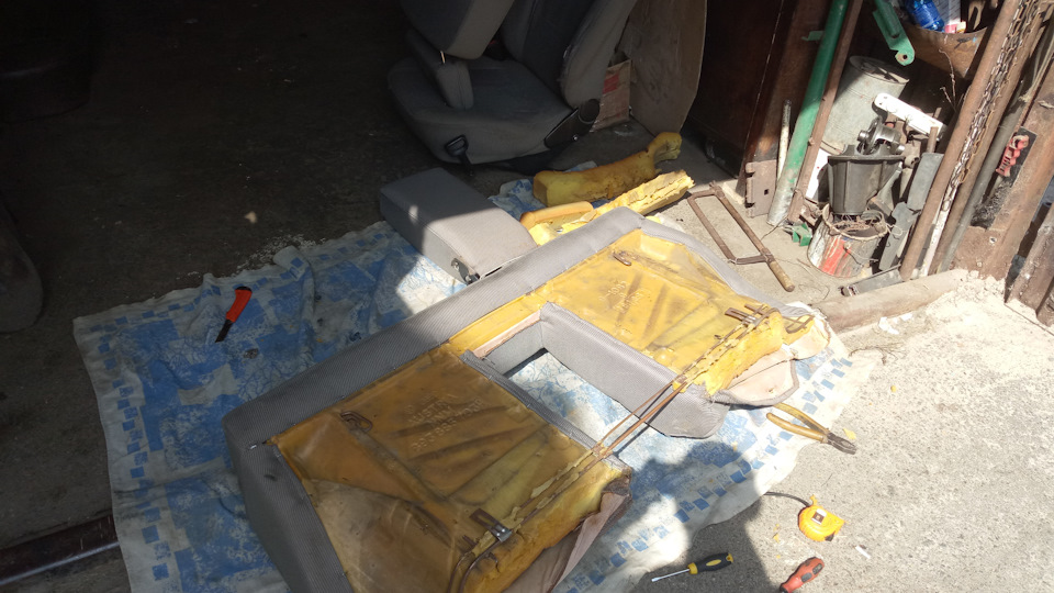 Припасування заднього сидіння від Ауді 80 2