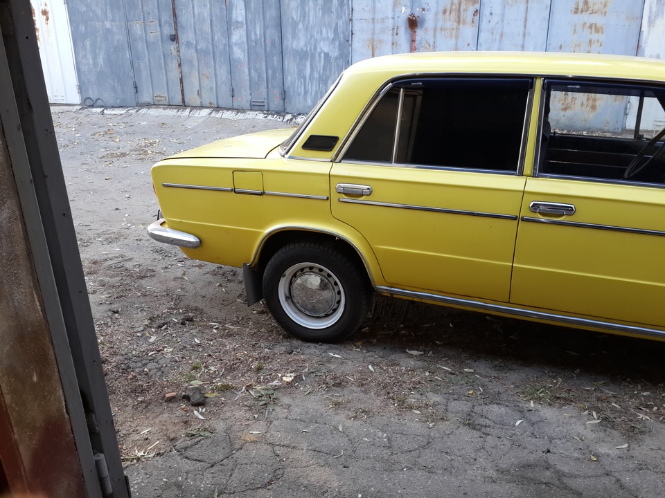 Молдинги ваз 2103 4