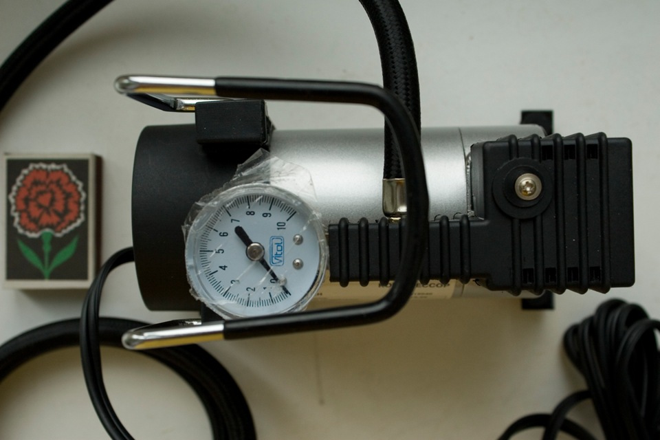 Автомобільний компресор VITOL Ураган КА-У12040 Mini 5