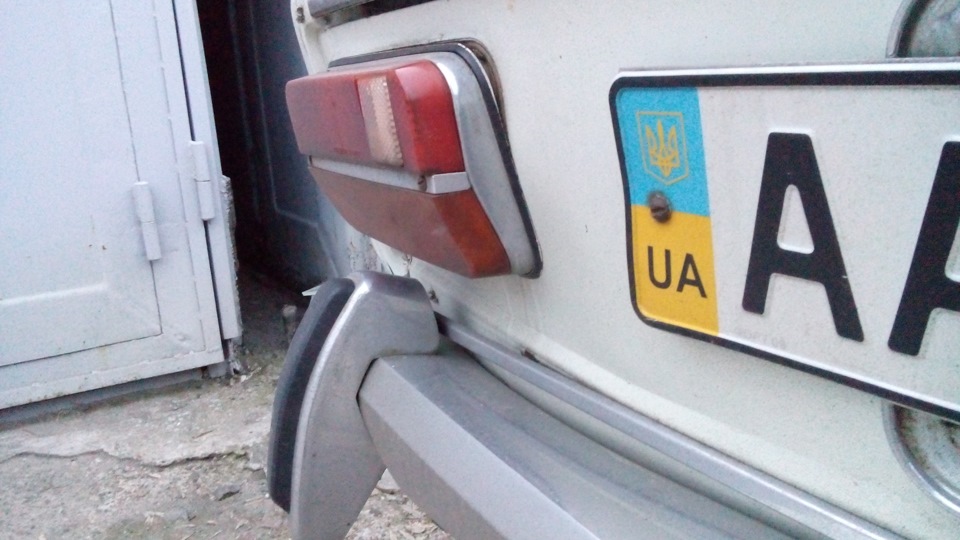 Наздогнали на світлофорі, в'їхали в ліву частину заду. 5