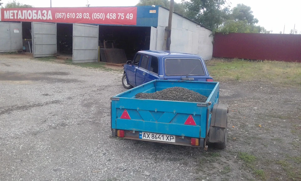Кілька фотокарток.
