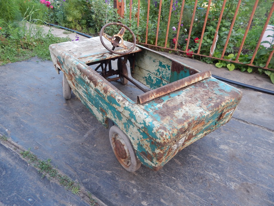 Дитячий педальний автомобіль Львів'янка 2