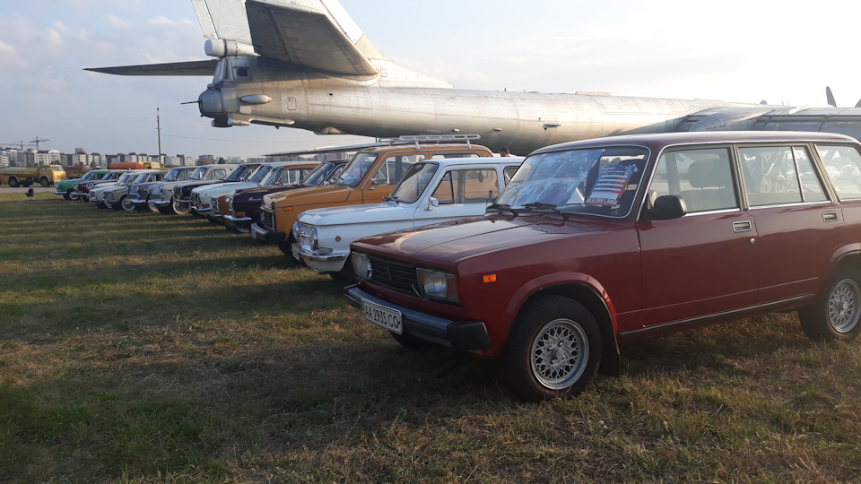 Вже стоїмо на Old Car Land 3