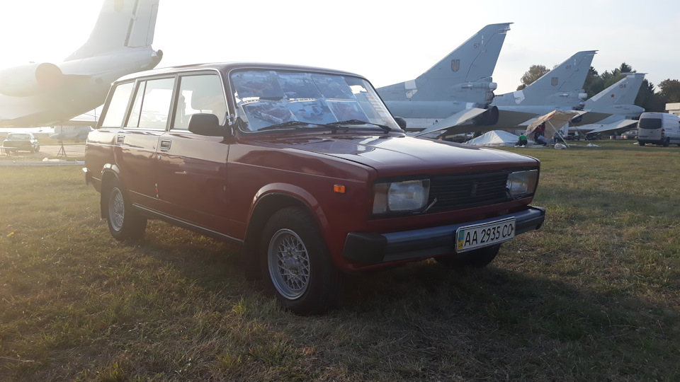 Вже стоїмо на Old Car Land 2