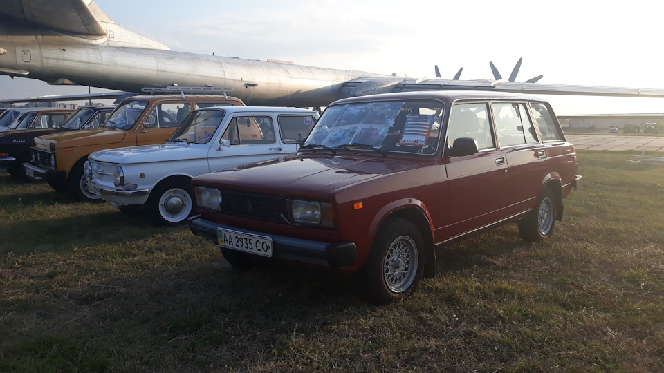 Вже стоїмо на Old Car Land 1