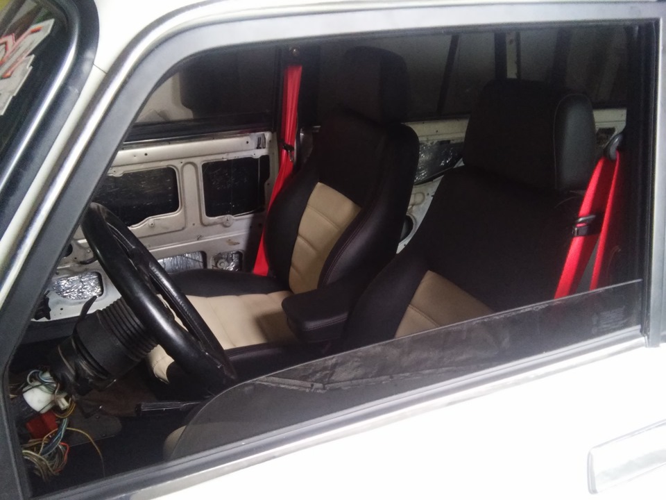Червоні ремені безпеки від Citroen C2 (Установка) 1