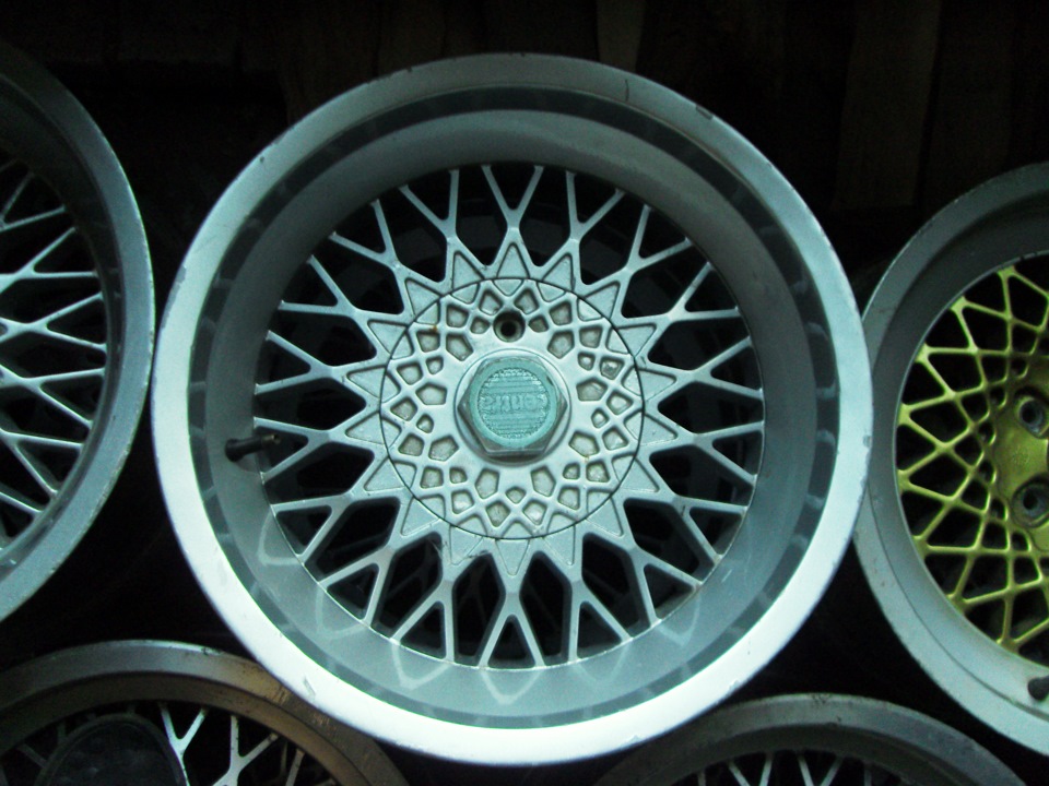 У пошуках дисків та ковпачків до дисків 5