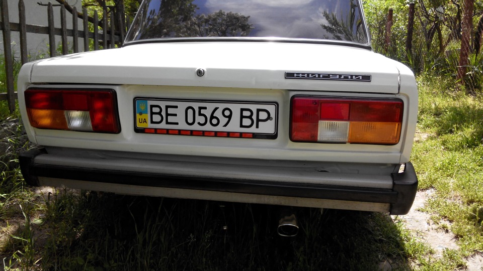 Нова рамка під номер та шильдик Lada 1