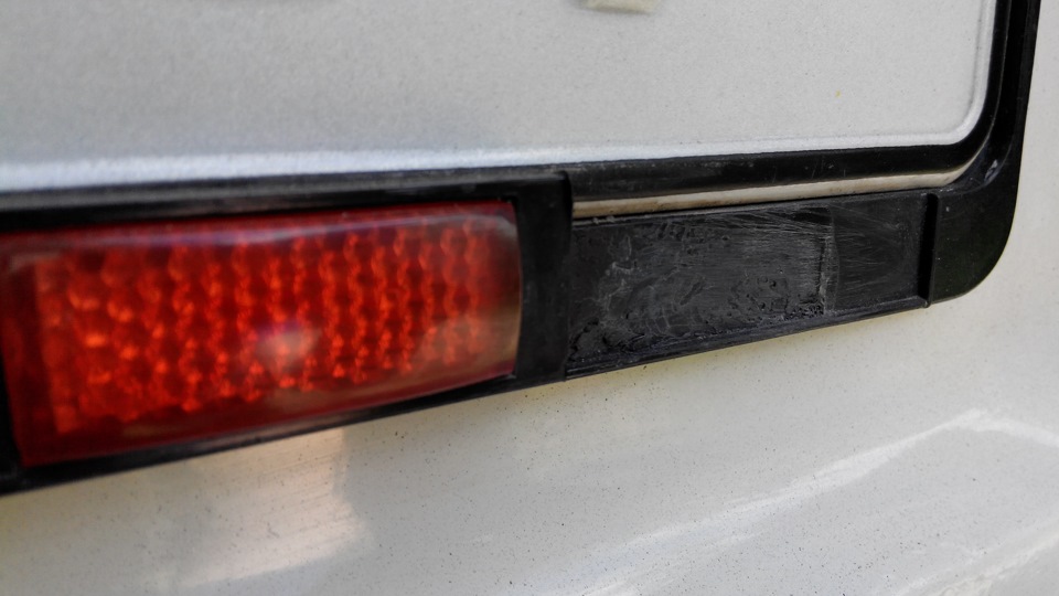 Нова рамка під номер та шильдик Lada 2