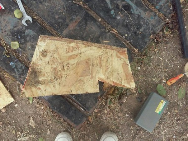 Передні колонки під сидіння. 3