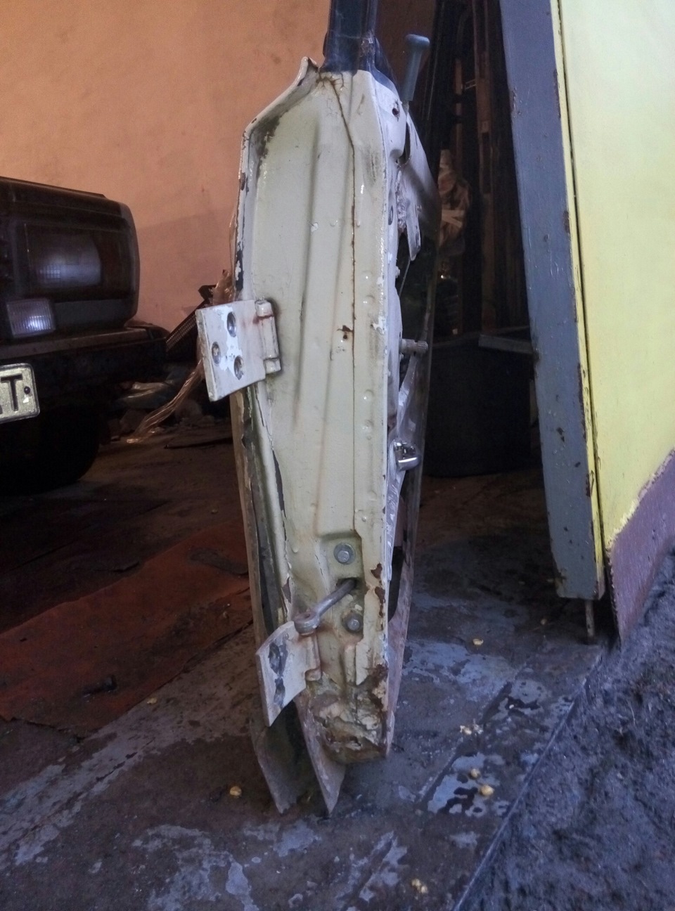 Трохи привели до тями святі двері 2