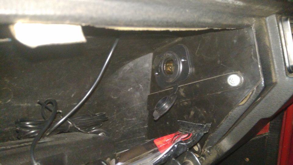 Додаткова розетка 12V. 4