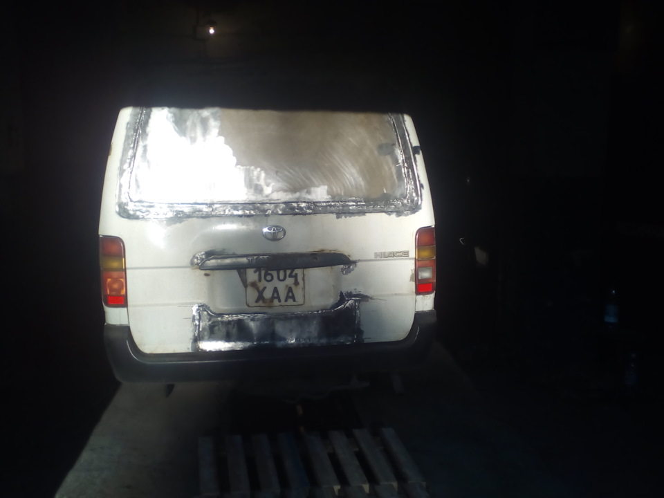 Toyota HIAce 3