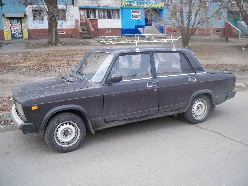 Дзеркала, кермо і музика і т.д. 1