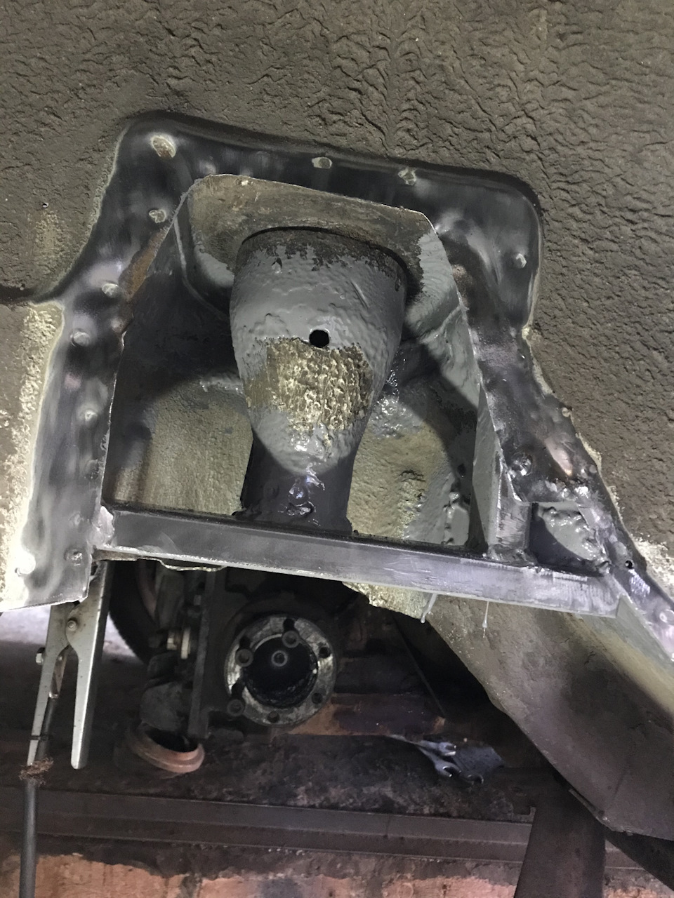 Підвіска зад e30 (місце під пружини) 2
