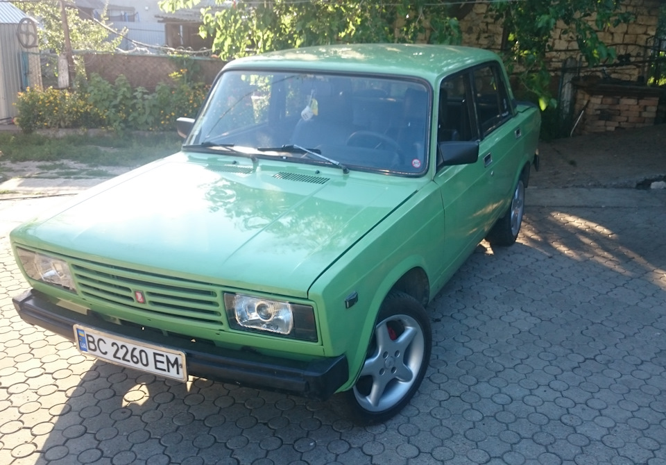 Решітка радіатора LADA RIVA 1