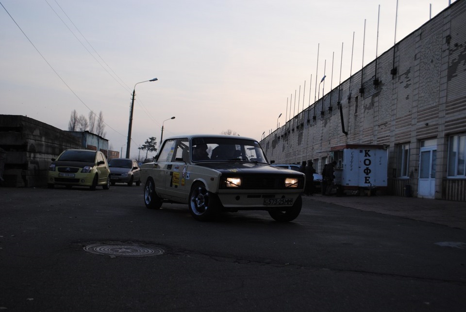 TrueGarage Works у кадрі 2+2 1