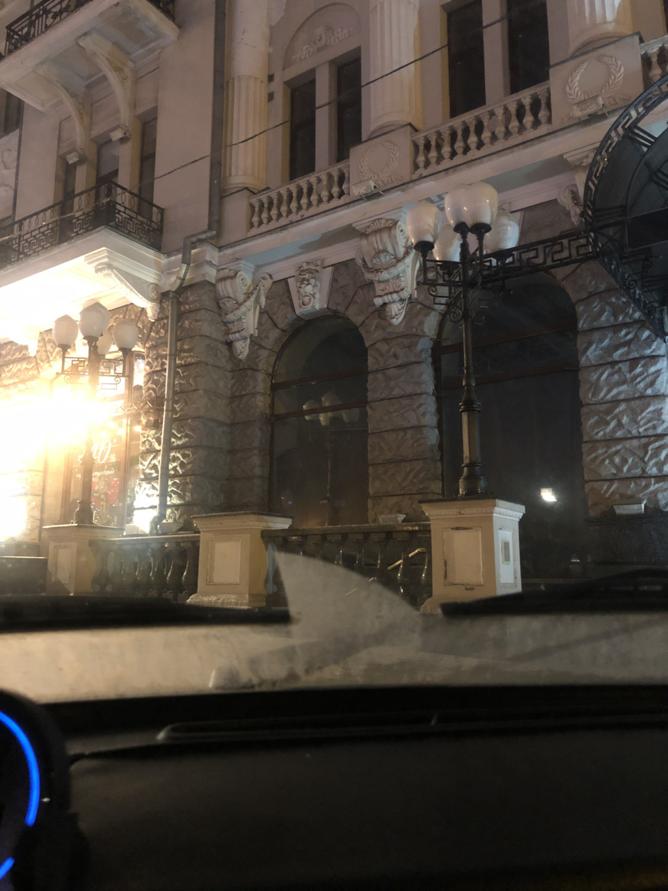 Набрид сир на лобовому склі 2