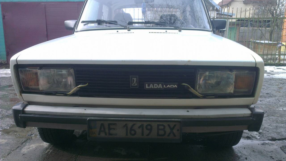 Шильдік Lada на грати 3