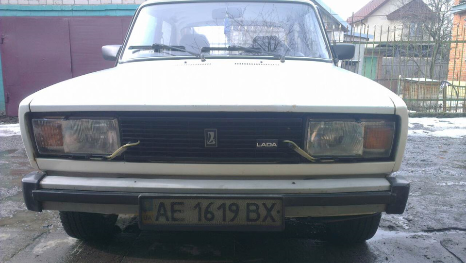 Шильдік Lada на грати 1