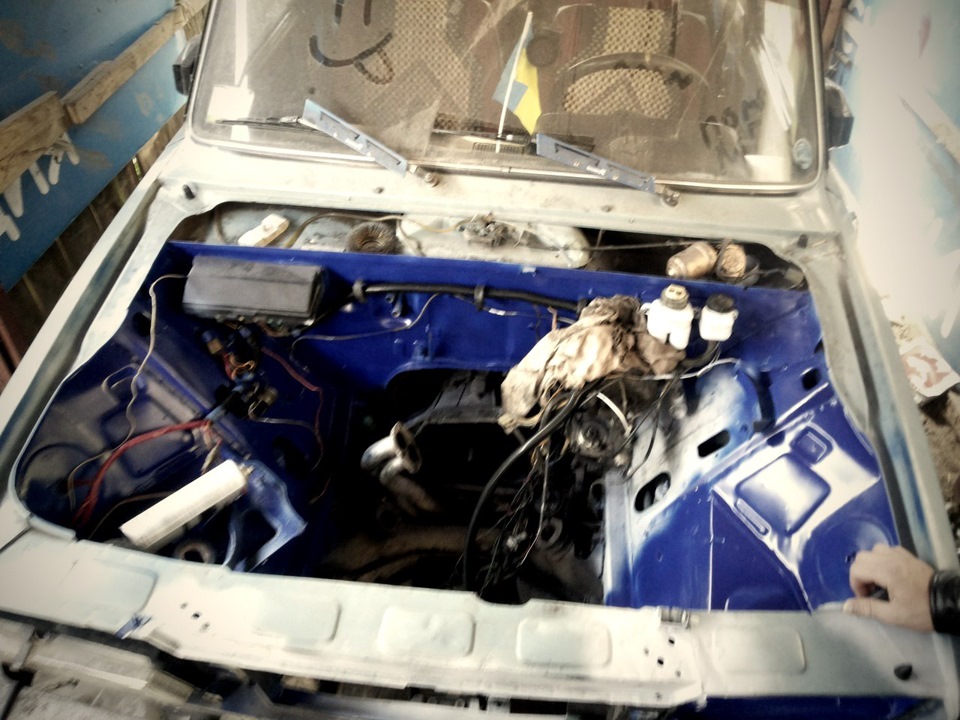 пофарбував підкапотку 1