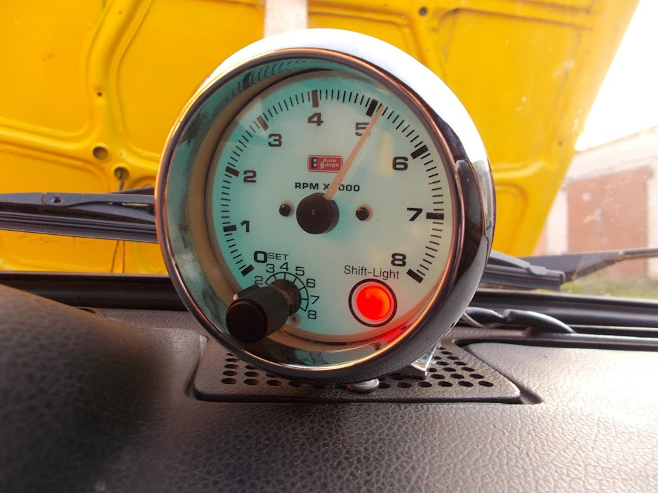 Тахометр Autogauge 0-8000 1