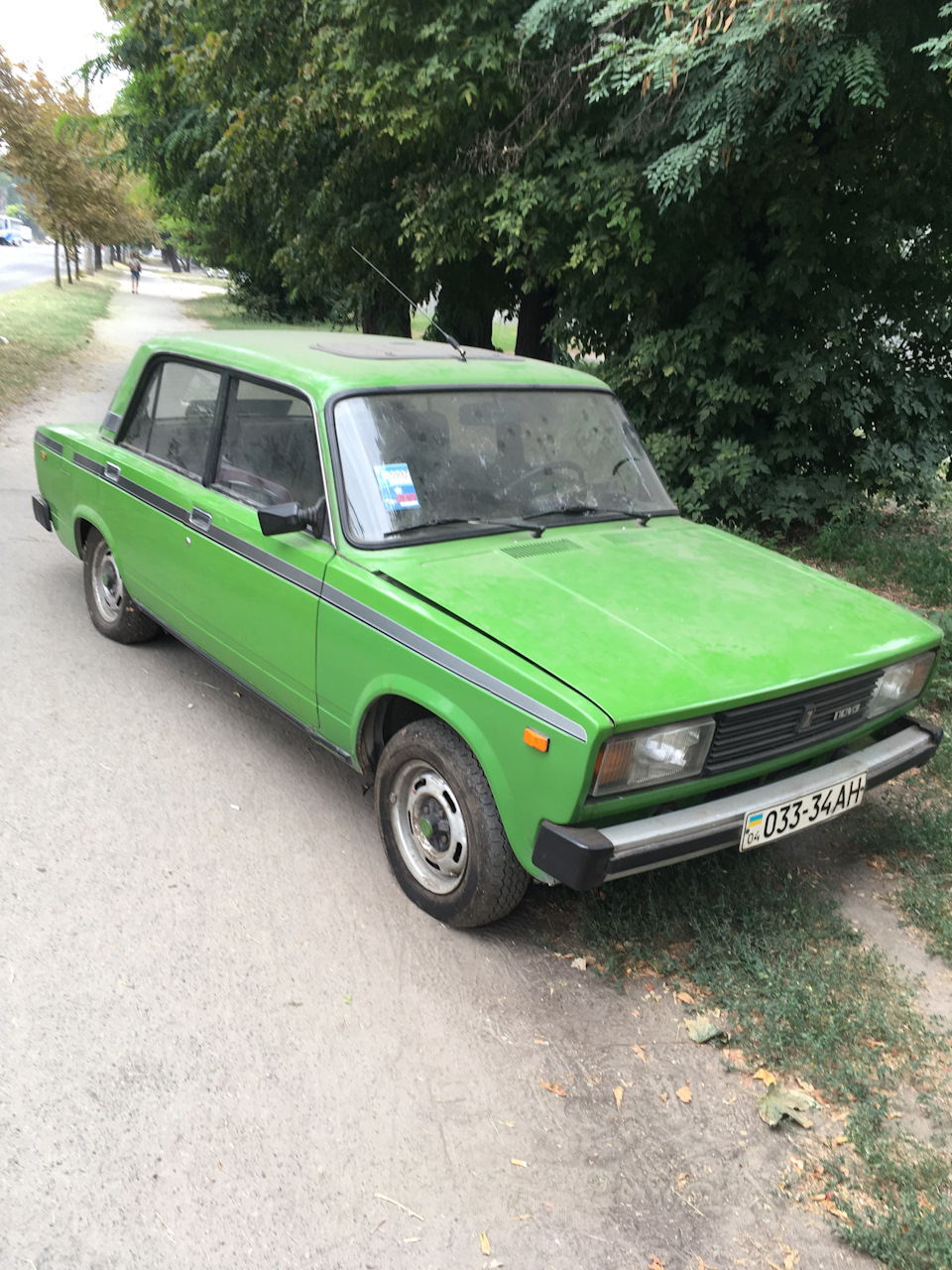 Дилерські наклейки Schwarz silber Raster (Смужка чорна срібляста сітка) 3M на Lada 2105 Nova Junior L. 2