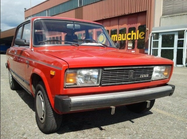 Дилерські наклейки (Streifenset — набори смуг) від Deutsche Lada Automobil GmbH на Lada 2105 Nova Junior. Три типи. 2