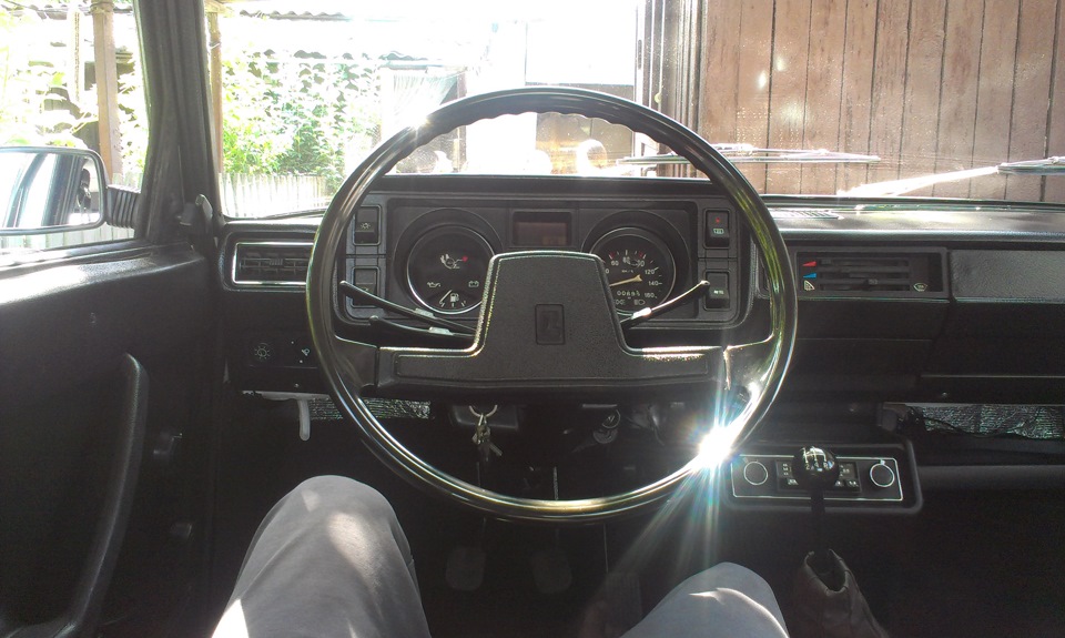 Шильдик кришки багажника LADA 2105 4