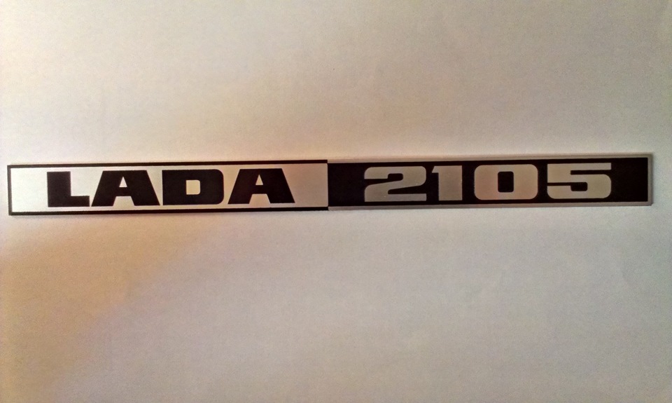 Шильдик кришки багажника LADA 2105 2