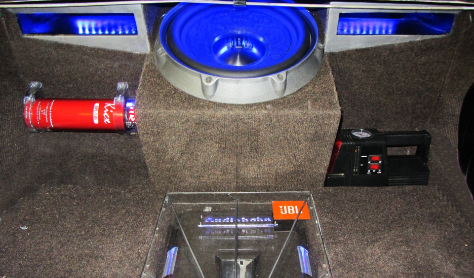 сабвуфер JBL P-1222 у ВАЗ класику 1