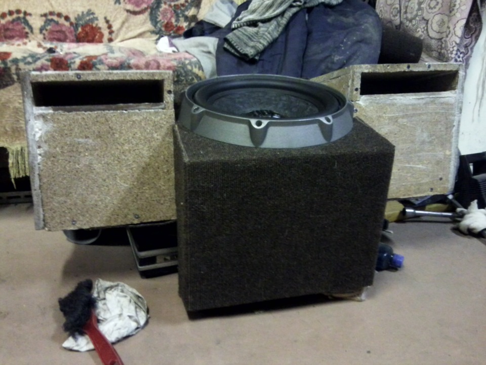 сабвуфер JBL P-1222 у ВАЗ класику 3