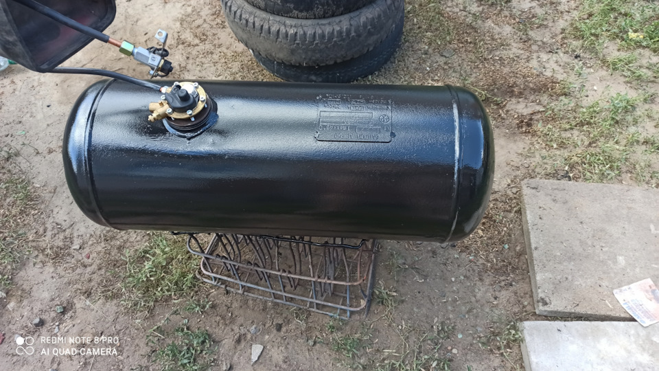 Пофарбував газовий балон 1