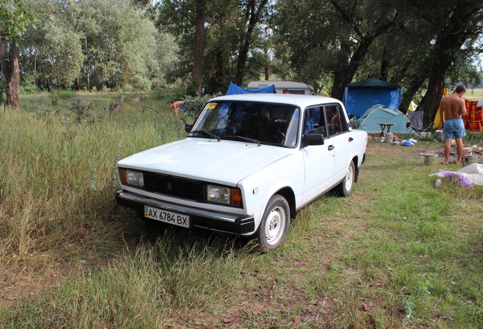 Відпочинок біля річки 1