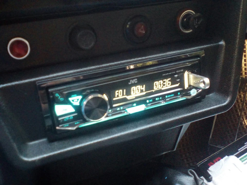 Нове ГУ JVC KD-X135